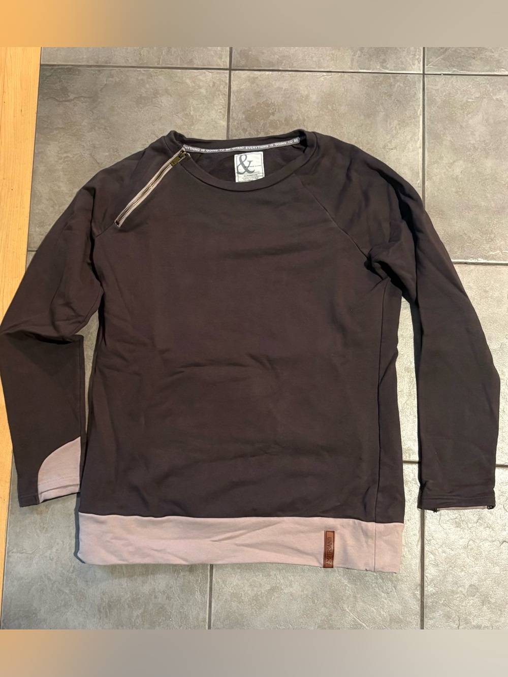 Women’s Crewneck Sweater with Contrast Hem & faux zipper